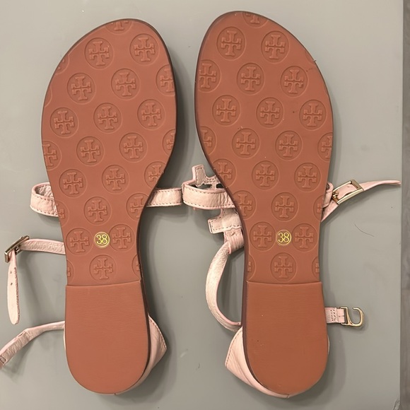 Tory Burch Phoebe Flat Thong Leather Logo Sandals. - Picture 3 of 6
